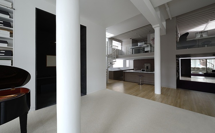 Broadway Duplex Hotson Airy Broadway Duplex Loft David Hotson Architect Double Height Hall Involving Black Grand Piano As Decor Apartments  Magnificent Duplex Loft Interior With Minimalist Furniture