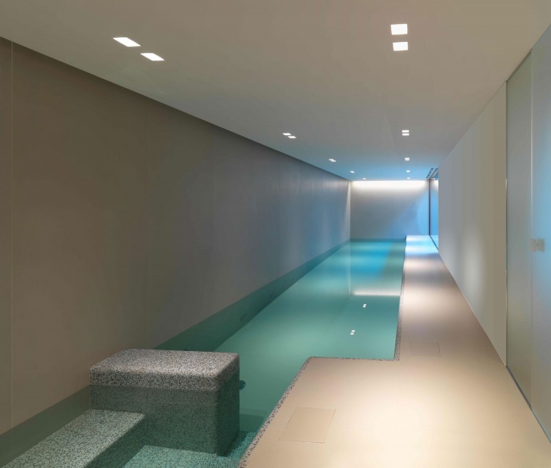Blue Water Home Beautiful Blue Water Inside The Home Is Smart Idea To Invite Fresh Atmosphere In Private House Interior Design Dream Homes Creative Contemporary House With Stylish Indoor Pools