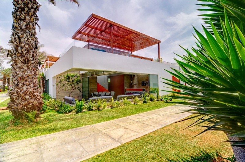 Casa Seta Exterior Amazing Casa Seta Home Design Exterior Decorated With Small Modern Home Decor With Green Landscaping Design Ideas Dream Homes  Lively Colorful House Creating Energetic Ambience