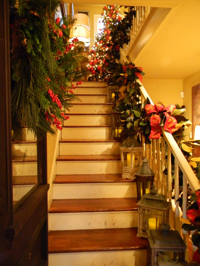 View Of Deco Antique View Of Staircase Christmas Decor To Maximize Standard Wooden Stairs With Old Fashioned Lighting With Plants Decoration  Magnificent Christmas Decorations On The Staircase Railing