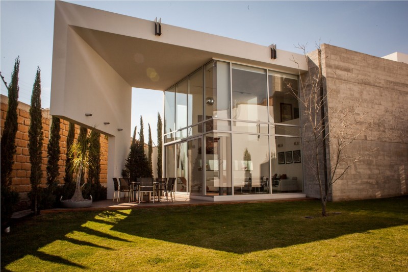 Square Shaped Casa Appealing Square Shaped Roof In Casa Villa De Loreto Residence Beautified With Green Large Turfs And Dry Tree In Front Of The House Dream Homes Spacious Modern Concrete House With Steel Frame And Glass Elements