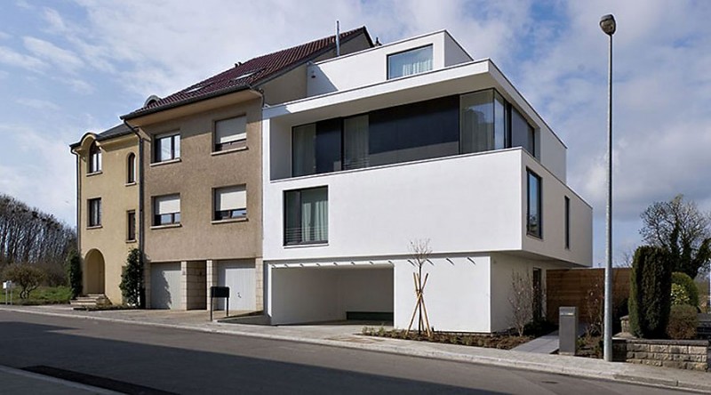 Building Design 0042 Astonishing Building Design Of PPLB 0042 Residence With White Wall Made From Concrete And Several Windows Made From Glass Panels Dream Homes Fancy Contemporary Home Using Concrete And Wooden Materials In Luxembourg