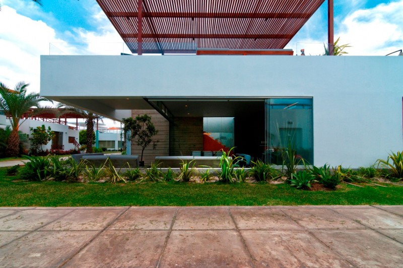 Casa Seta Exterior Awesome Casa Seta Home Design Exterior Decorated With Modern Style Used Wooden Ceiling And Green Landscaping Decoration Ideas Dream Homes Lively Colorful House Creating Energetic Ambience