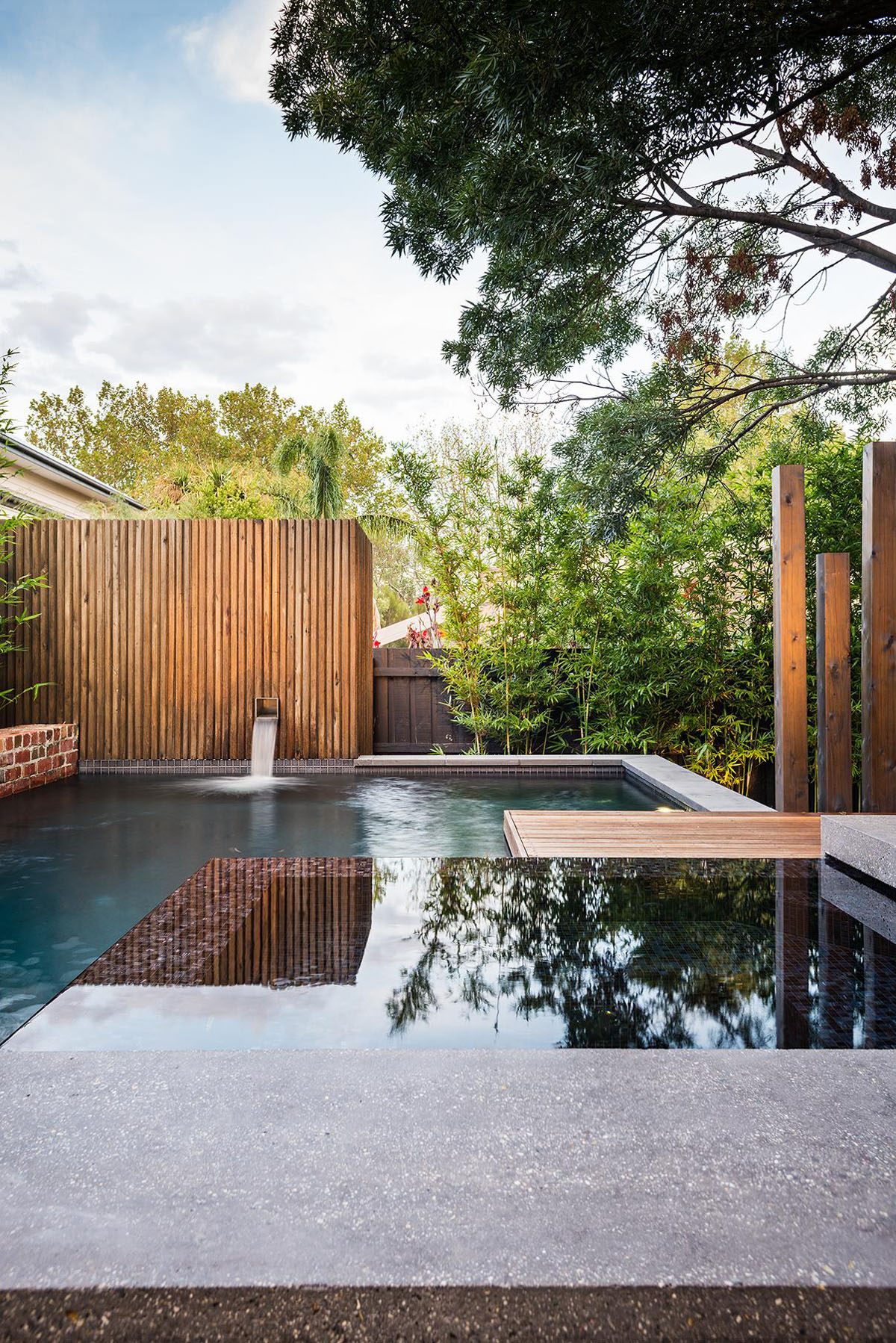Design Of Backyard Awesome Design Of Maroon Modern Backyard Project With Swimming Pool With Wood Fence And Leafy Tree Decoration Beautiful Modern Backyard Ideas To Relax You At Charming Home