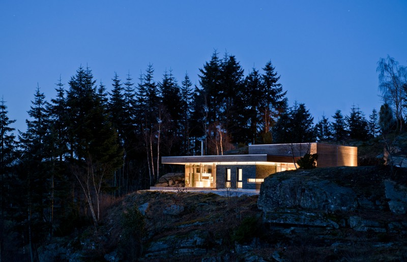 Views At In Beautiful Views At The Night In Modern Cabin Design For House Surrounded Stone Wall And Many Green Trees Decoration Luxurious Beautiful Private Cabin Surrounded By Forest Trees