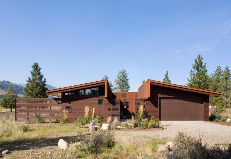 View By Creek Distinct View By The Wolf Creek Residence Showing Reeds And The Other Planters Which Are Surrounding The House Decoration Fabulous Contemporary Cabin Among The Beautiful Scenery View