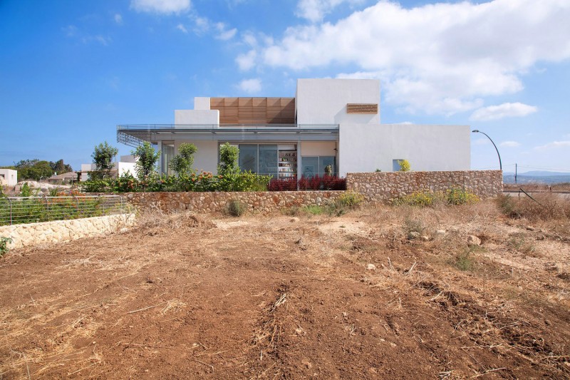 Summer Concept Clutter Fascinating Summer Concept In Artistic Clutter House Involved Large Dry Lands With Dry Plants Surrounding The House Decoration Surprising Home Decoration With An Open Landscape Of Seaside Views