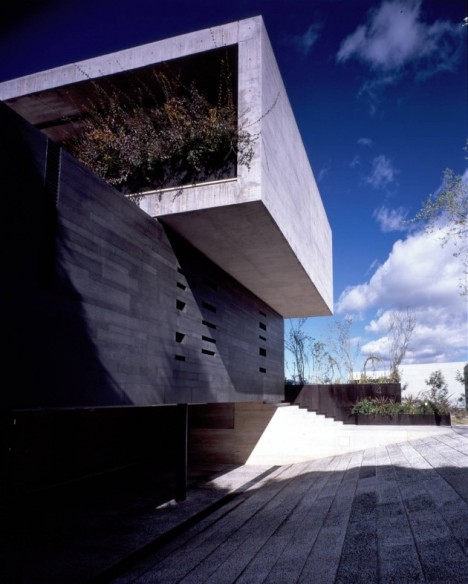 Concrete House Exterior Impressive Floating Concrete House Applying Grey Exterior Wall Dream Homes Unique Concrete House Design With Modern Cantilevered Volumes