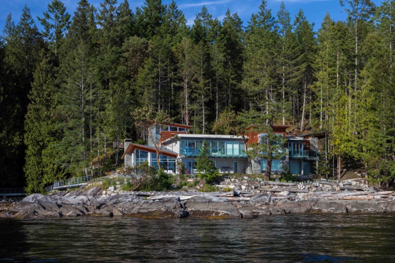 Pender Harbour With Innovative Pender Harbour House Exterior With Clean Glass Wall Gorgeous River With Huge Rocks And Shady Trees Panorama Architecture Stunning Waterfront House With Lush Forest Landscape