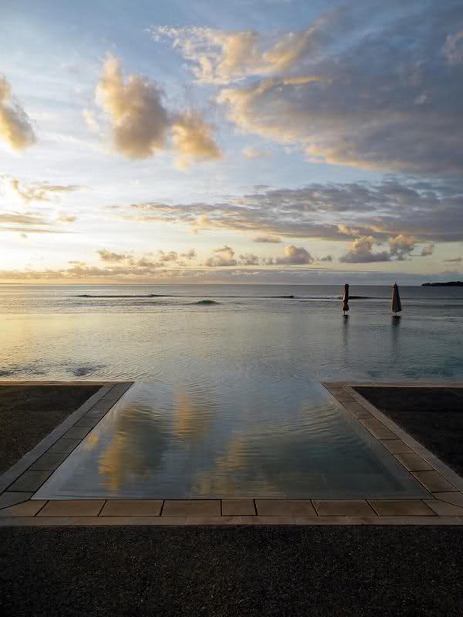 Hotel In With Interesting Hotel In Fiji Featured With Above Ground Infinity Swimming Pool Idea Overlooking Skyline With Lounge Under It Swimming Pool Breathtaking Infinity Pool Design To Make Your Dreams Come True