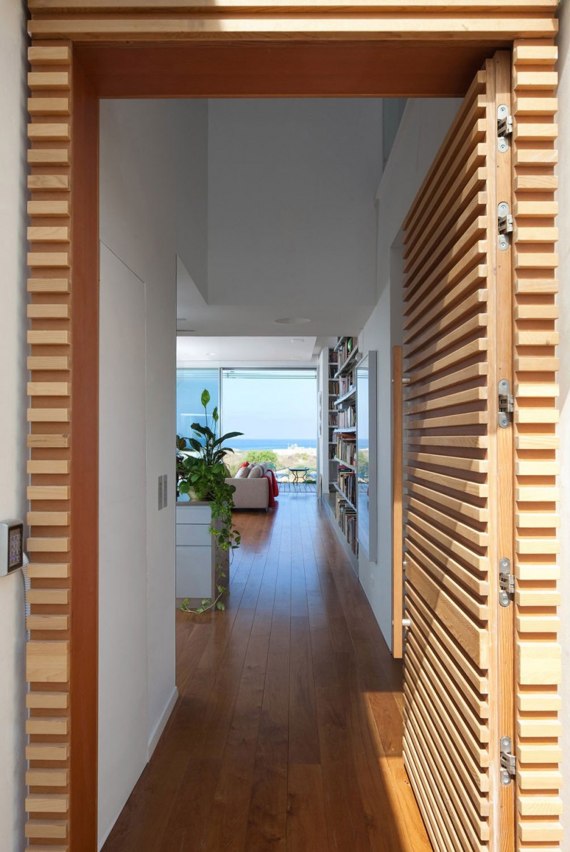 Wooden Striped The Interesting Wooden Striped Wall In The Entrance Artistic Clutter House Installed On The White Wall Painted Wall And Wooden Floor Decoration  Surprising Home Decoration With An Open Landscape Of Seaside Views