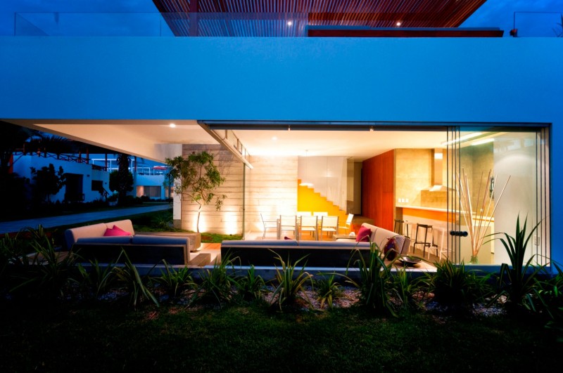 Casa Seta In Marvelous Casa Seta Home Design In Outdoor Space Decorated With Modern Minimalist Furniture Design And Green Landscaping Ideas Dream Homes  Lively Colorful House Creating Energetic Ambience