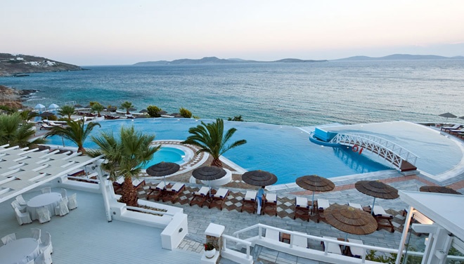 Setting Of As Neat Setting Of Hardscape Set As Feature Of Hotel Infinity Swimming Pool Idea Overlooking Sea View With Palm Trees Furniture Breathtaking Infinity Pool Design To Make Your Dreams Come True