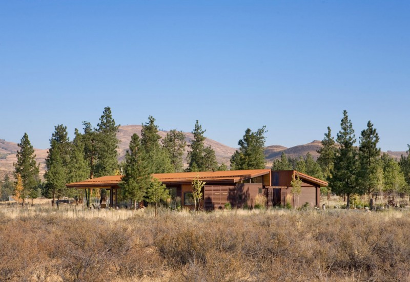 View At Showing Nice View At The Daylight Showing Wolf Creek Residence Area With Brown And Orange Rooftop Decoration Decoration Fabulous Contemporary Cabin Among The Beautiful Scenery View