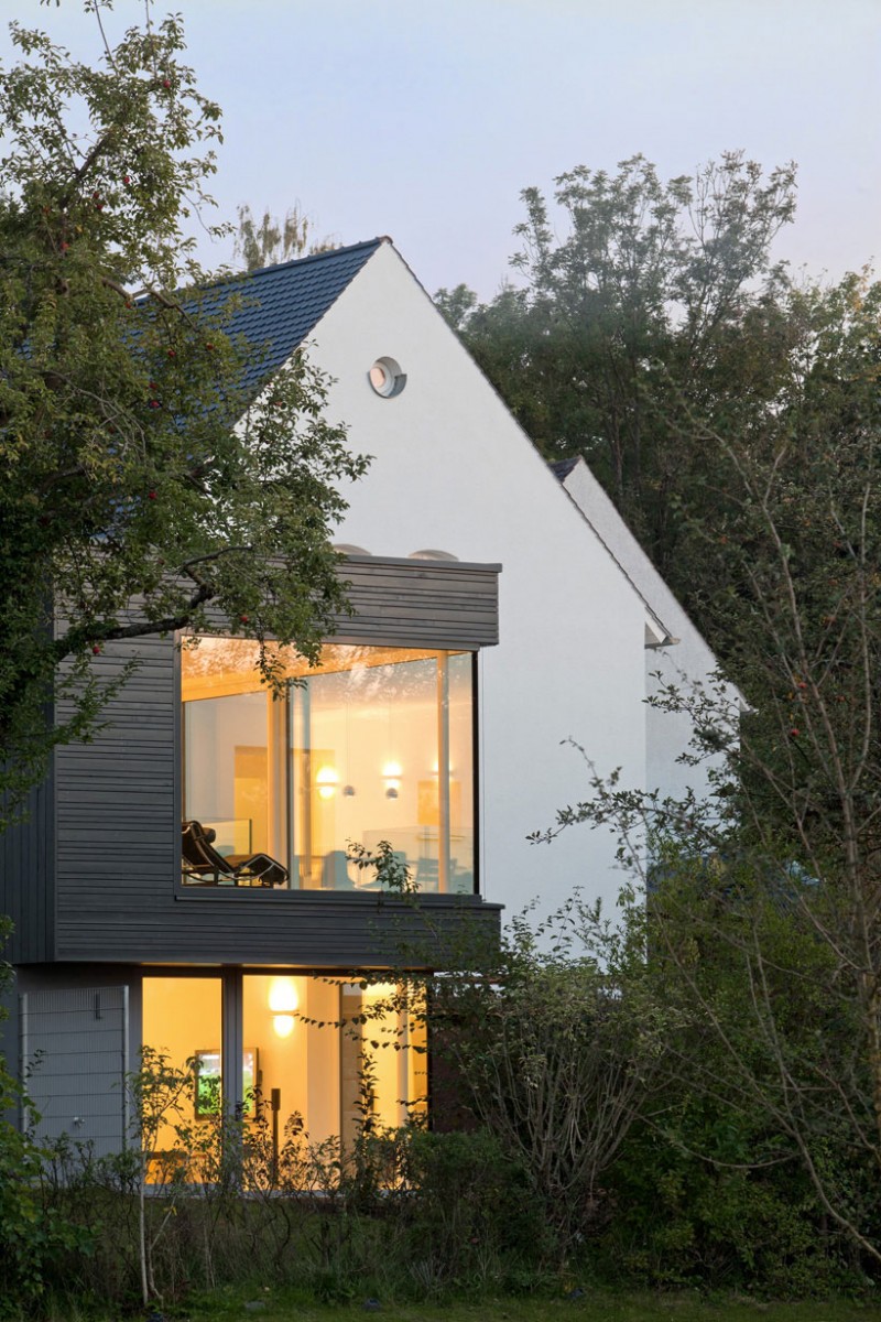 Green Plants House Refreshing Green Plants Around The House Of Zwischen Raum Residence Beautified With Gray Striped Wall And White Painting Dream Homes Elegant Black And White House Looking At The Exterior And Interior Design