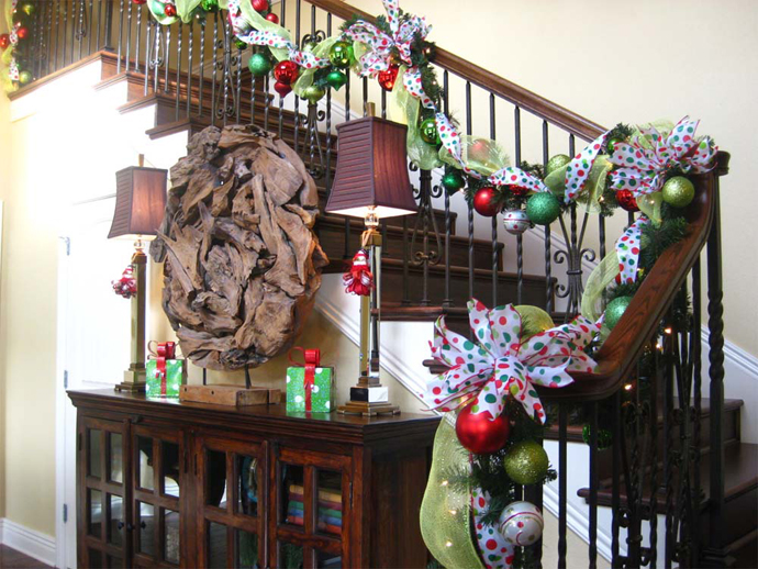 Staircase Christmas Integrating Sweet Staircase Christmas Decor Idea Integrating Red White Green And Golden Hanging Accessories Along Handrail Decoration  Magnificent Christmas Decorations On The Staircase Railing