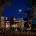 Night View Calistoga Wonderful Night View Of The Calistoga Residence Terrace With Wide Wooden Pergola And Some Tone Pillars Decoration Extravagant Modern Home With Extraordinary Living Room And Roof Balcony (+11 New Images)
