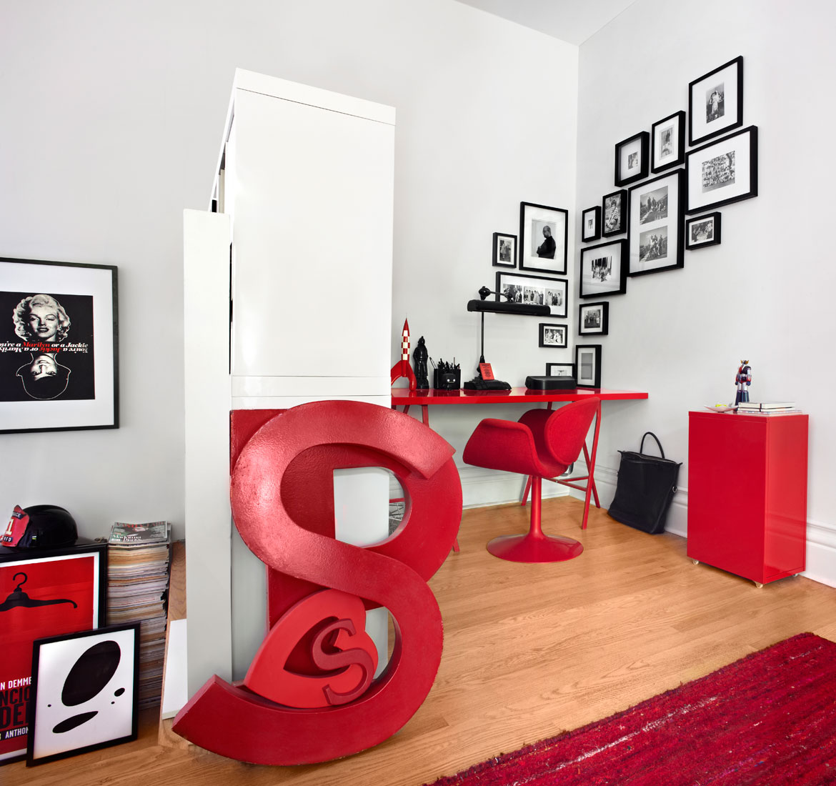 Interior View Residence Amazing Interior View Of Modern Residence Painted In White Decorated With Black And Red Splash On Wall And Furniture Dream Homes  Beautiful Art Deco Home With Views Of Contemporary Interiors