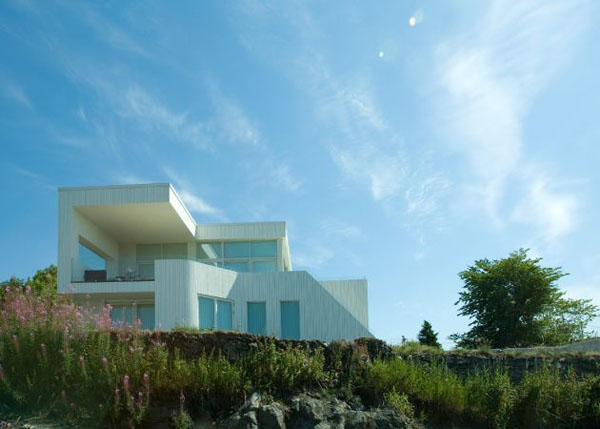 Green Plants G Appealing Green Plants Outside Villa G By Saunders Architecture Coupled With Nature Atmosphere By Light Blue Skies With Clouds Hotels & Resorts  Extraordinary Modern Villa Style With Dynamic Indoor Outdoors