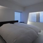 Room 407 Idea Comfortable Room 407 Master Bedroom Idea With Black Painted Bed Frame Illuminated By Unique Standing Lamp Interior Design Elegant Monochrome Interior Idea For Classy Home Design