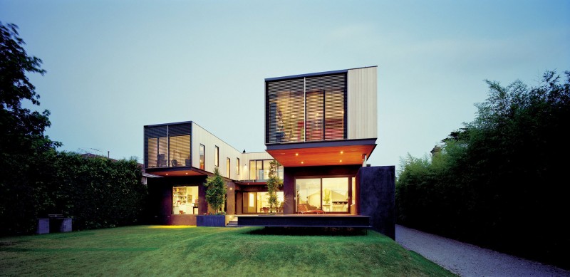 Yard Area In Green Yard Area With Planters In The Armadale House That The House Used Glass Wall Which Showing Interior Design Dream Homes Fancy Comfortable Interior Design In Luxurious Contemporary Style