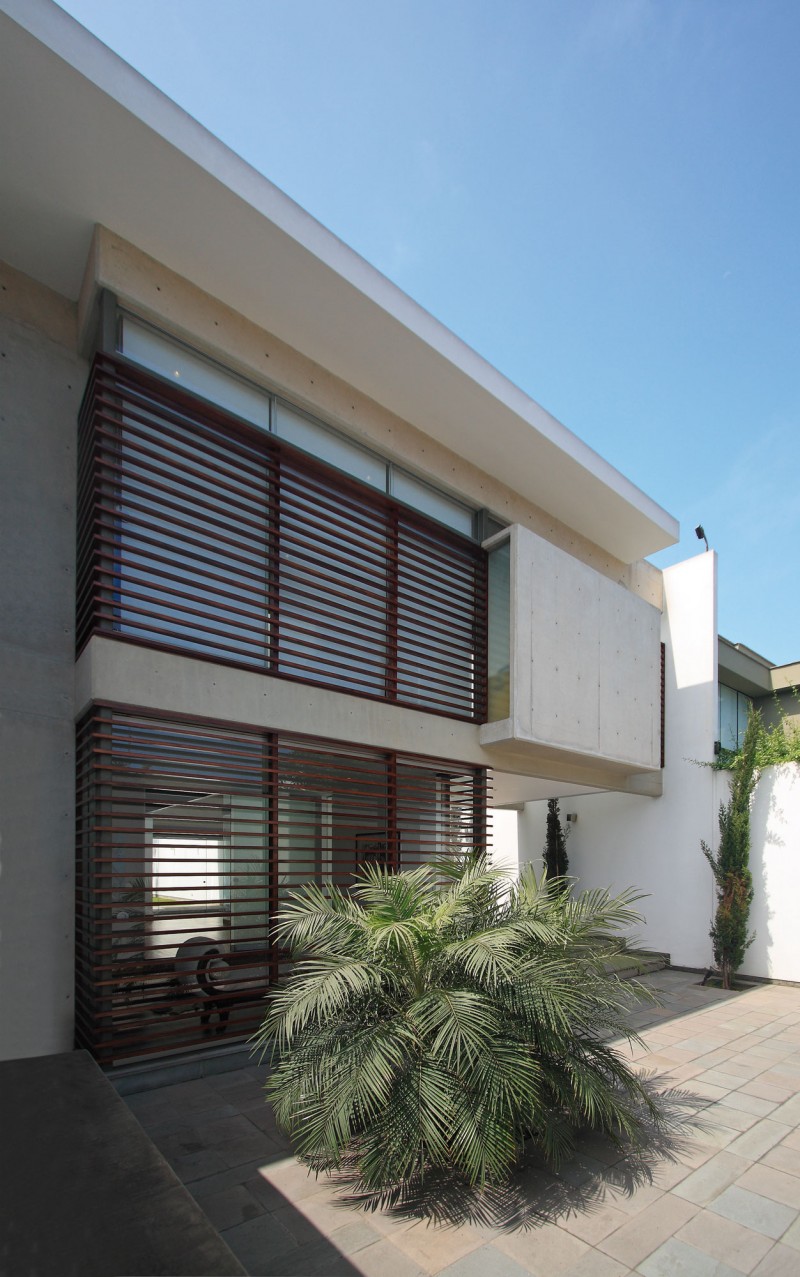 Details In Residence Minimalist Details In The Patio Residence Exterior With Wooden Shutters And White Ceiling Above Stone Floor Dream Homes  Stunning White Home With Authentic Patio In Modern Style