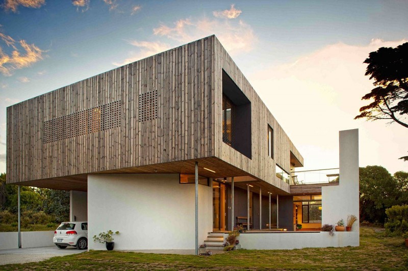 Lagoon Beach That Unique Lagoon Beach House Exterior That Give Impressive Design From Outside View Cube Shape Idea Furniture Unique Modern Beach House With Traditional Hardwood Covers