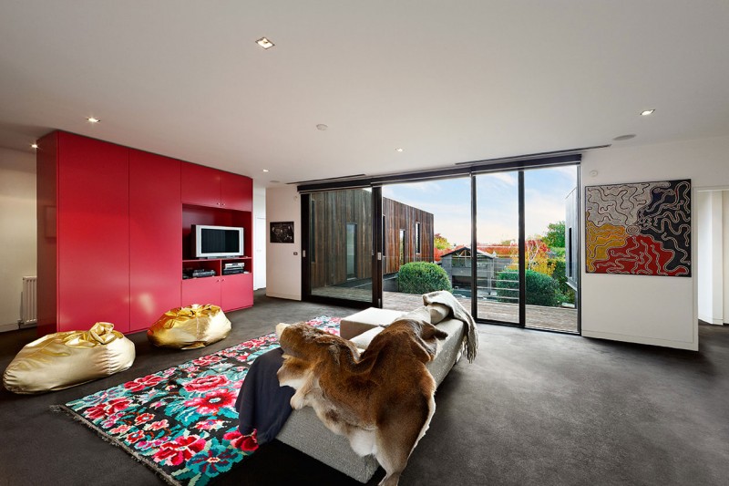 Living Room Feat Wonderful Living Room With Sofas Feat Rug Facing Gold Ottoman In The Armadale House Design Ideas Kitchens Fancy Comfortable Interior Design In Luxurious Contemporary Style