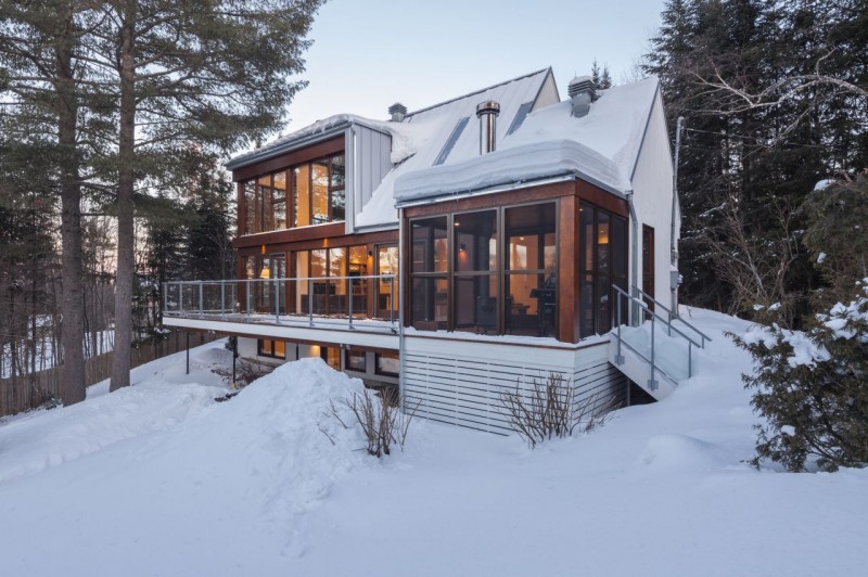 Cabane Residence With Awesome Cabane Residence Design Beautified With Snow Around The House And Mandy Christmas Tree Surround It Dream Homes  Classic And Contemporary Country House Blending Light Wood And Glass Elements