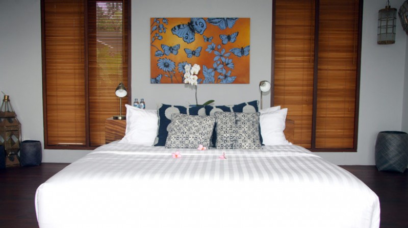 White Painted Villa Awesome White Painted Malimbu Cliff Villa Indonesia Master Bedroom Suite For Couple Enhanced With Wood Touch Dream Homes Amazing Modern Villa With A Beautiful Panoramic View In Indonesia