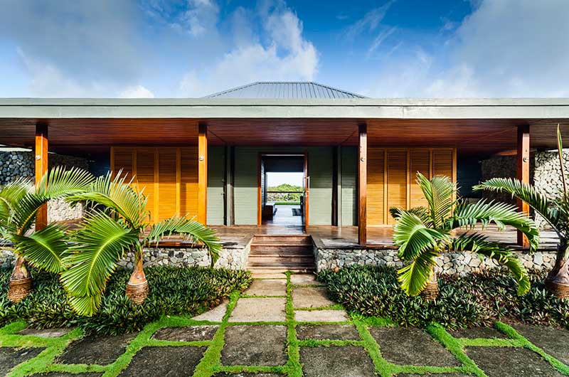 Wooden Striped The Awesome Wooden Striped Wall Of The Korovesi Home With Tiled Floor From Stone Completed With Wooden Roof Decoration Elegant Modern Beach Home With Stunning Pacific Ocean View