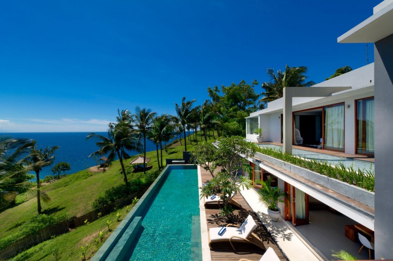 Blue Sea Cliff Beautiful Blue Sea And Green Cliff View Enjoyed From Malimbu Cliff Villa Indonesia Swimming Pool Area With Deck Dream Homes Amazing Modern Villa With A Beautiful Panoramic View In Indonesia