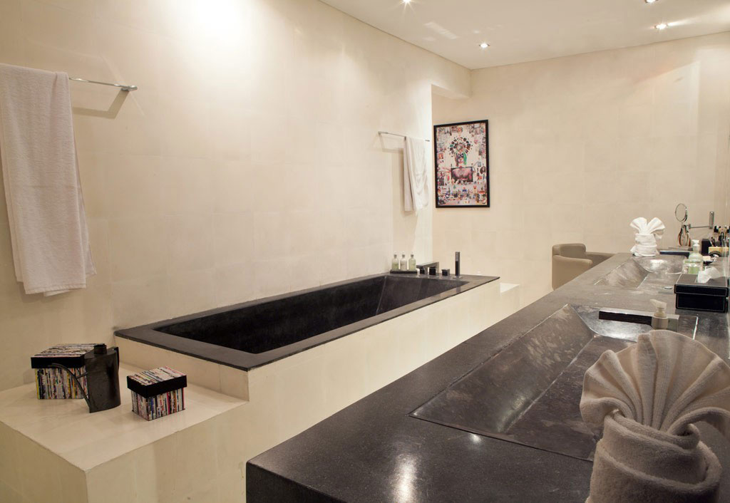 Bathroom Design Hannah Enchanting Bathroom Design In Casa Hannah With Black Marble Bathtub And Silver Towel Rack Which Is Made From Stainless Steel Dream Homes  Beautiful Modern Villa In Bali Displaying Opulent In Comfort Atmosphere