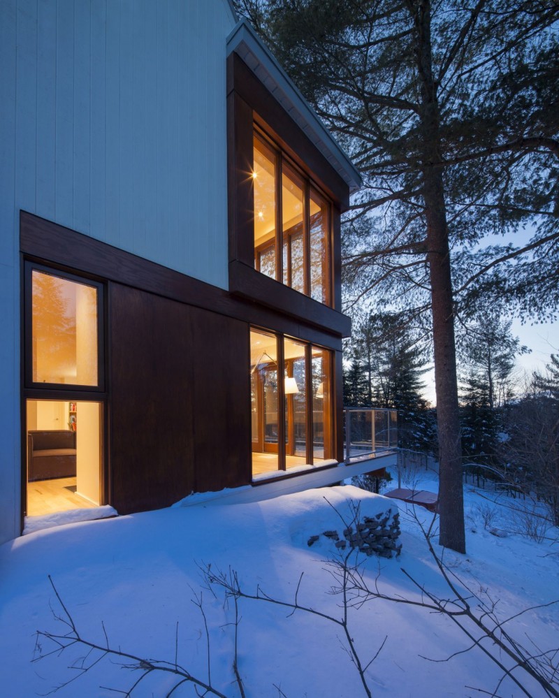 Views In Of Excellent Views In The Night Of Cabane Residence Design With Snow Atmosphere And Christmas Trees Near The House Dream Homes Classic And Contemporary Country House Blending Light Wood And Glass Elements