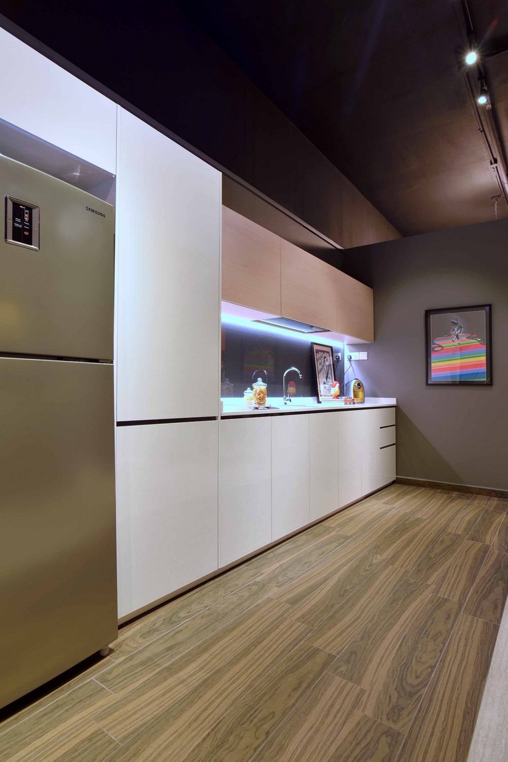 Kitchen Design Apartment Exquisite Kitchen Design At Minimalist Apartment With Wooden Flooring Ideas Also White Kitchen Cabinet Door Dream Homes Stylish But Contemporary Home Decor With Elegant Interior Theme