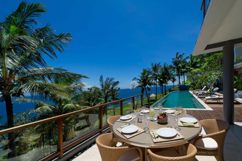 Beach Sensation Around Fresh Beach Sensation Felt Thickly Around Malimbu Cliff Villa Indonesia Swimming Pool And Outdoor Dining Space Dream Homes  Amazing Modern Villa With A Beautiful Panoramic View In Indonesia