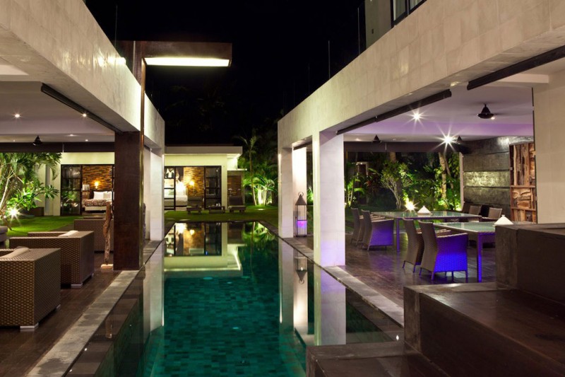 Building Design Hannah Marvelous Building Design In Casa Hannah With Several White Colored Concrete Pillars And Square Shaped Pool Dream Homes Beautiful Modern Villa In Bali Displaying Opulent In Comfort Atmosphere