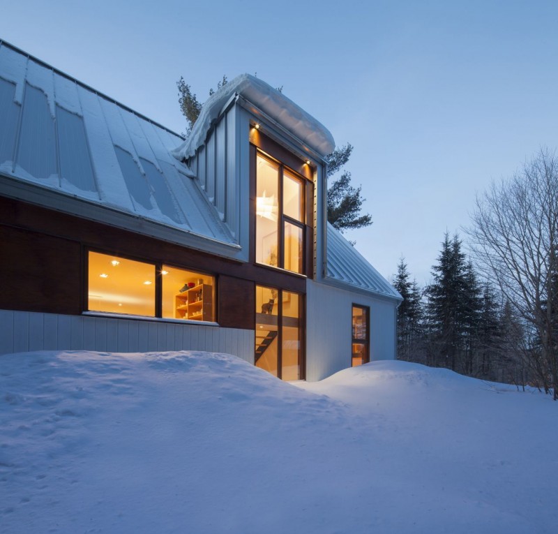 White Wooden In Marvelous White Wooden Striped Roof In The Cabane Residence Design Completed With Dark Wooden Glass Windows In The Top Dream Homes  Classic And Contemporary Country House Blending Light Wood And Glass Elements