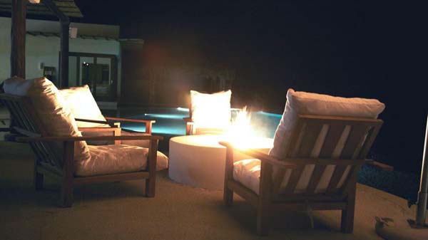 Outdoor Relaxing Of Mesmerizing Outdoor Relaxing Space Design Of Villa Grey Cape With Several White Colored White Sleeper Chairs Dream Homes Fabulous Relaxing Interior From Villa Grey Cape In Mexico