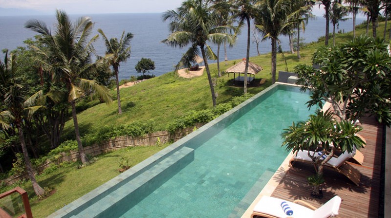 Narrowed Malimbu Indonesia Modern Narrowed Malimbu Cliff Villa Indonesia In Ground Swimming Pool Constructed As Main Feature With Cool Scenery Dream Homes Amazing Modern Villa With A Beautiful Panoramic View In Indonesia