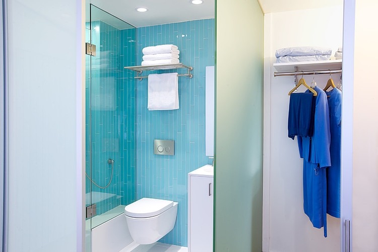 Bathroom With Wall Pretty Bathroom With White Blue Wall Framed In Cheviot Hills Residence Whitten Dunn Architects Inspiring Our Decor Decoration Simple Bungalow Interior Design With A Spacious Modern Twist