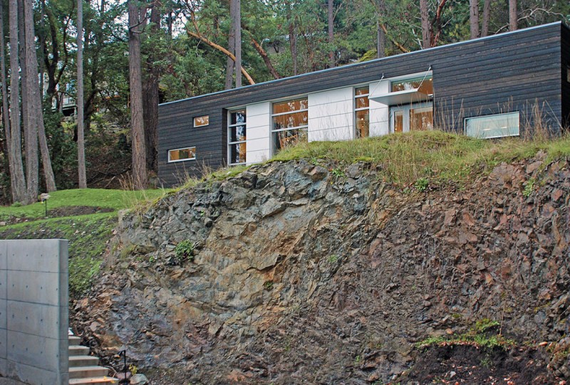 View Of Studio Sensational View Of The Weaving Studio Facade With Wooden Wall And Glass Door Under The Flat Roof Office & Workspace  Impressive Home Office With Guest Bedroom And Glass Windows