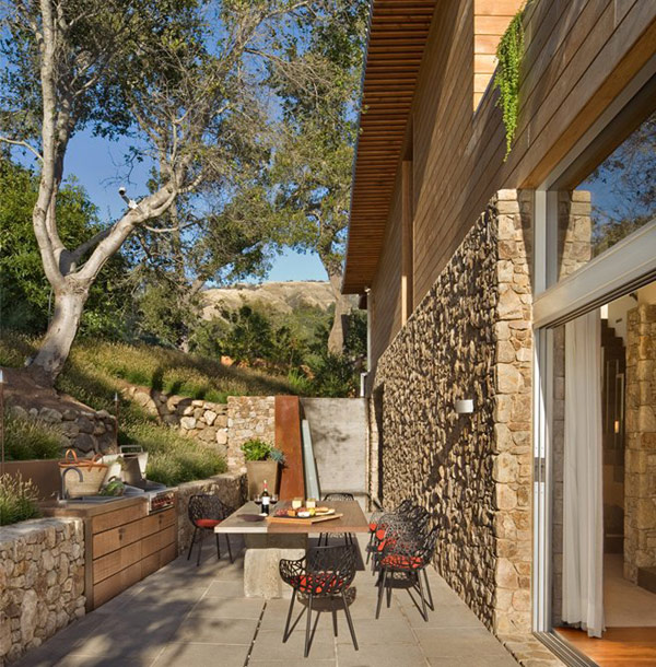 Outdoor Dining The Amazing Outdoor Dining Room Outside The Coastlands House With Long Table And Iron Chairs On Concrete Floor Dream Homes Sustainable Contemporary Home Building With Exotic Features