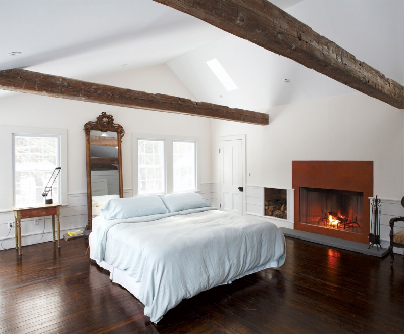 White Bed Quilt Awesome White Bed And White Quilt In The Floating Farmhouse Bedroom With Wide Fireplace On Wooden Floor Apartments Bewitching Modern Farmhouse With White Color And Rustic Appearance