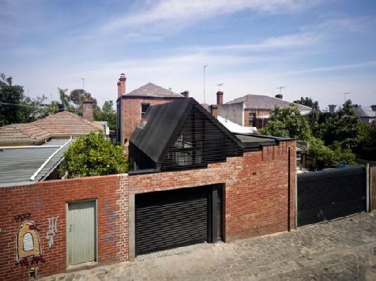 Walls Constructed Wall Brick Walls Constructed Into Nice Wall Fences To Surround Historic Victorian Vader House With Unique Wall Art Architecture Gorgeous Contemporary Comfortable Home For Cozy Living Holidays