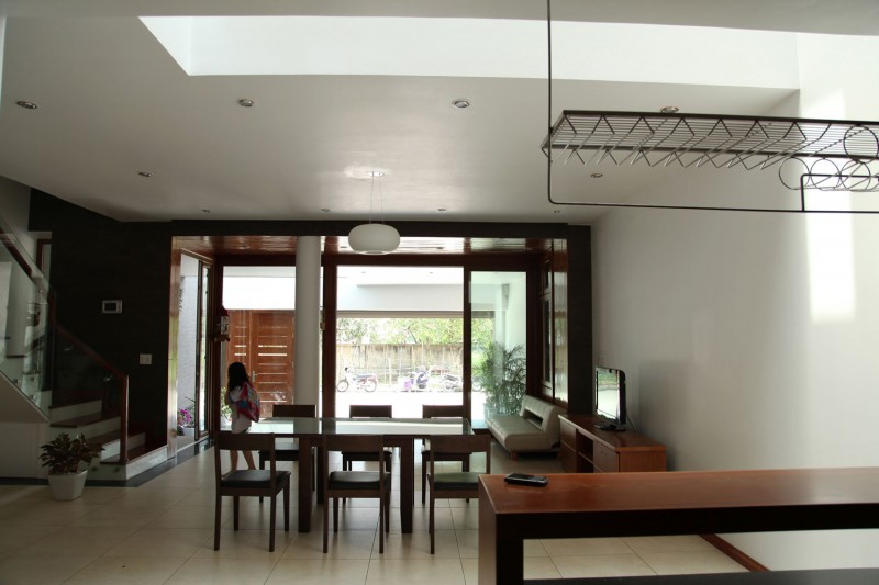 No47 House In Captivating No47 House Design Interior In Dining Space Decorated With Wooden Furniture In Contemporary Decoration Ideas Architecture  Minimalist Contemporary Rectangular Home With Small Courtyards In Asian Style