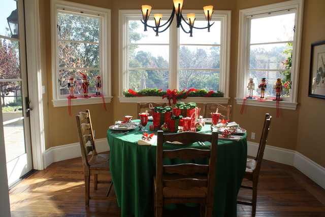 Christmas Dinner In Classic Christmas Dinner Table Decorations In Fancy Dining Room Glass Bay Window Green Tablecloth Rustic Wood Chairs Dining Room  Easy Christmas Dinner Table Decorations With Luxurious Colors Combinations