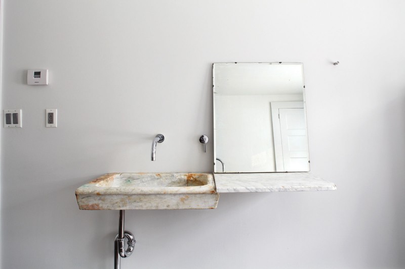 Sink On Wall Classic Sink On The White Wall Inside Floating Farmhouse With Unique Mirror And The Glossy Faucet Apartments Bewitching Modern Farmhouse With White Color And Rustic Appearance