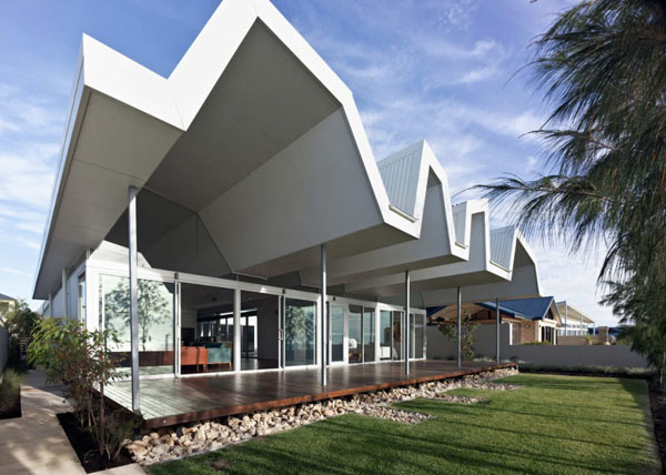 Look Of House Fascinating Look Of Lovely Flo House Building With Amazing Exterior Seen From Green Front Yard With Grayish Pebbles Dream Homes Contemporary Australian Home With Unique Cantilever Roofing And Buildings