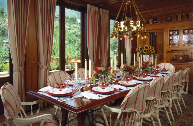 Christmas Dinner With Imposing Christmas Dinner Table Decorations With Glamorous Chandelier And White Side Chairs In Striped Cover Old Wood Cabinet Dining Room Easy Christmas Dinner Table Decorations With Luxurious Colors Combinations